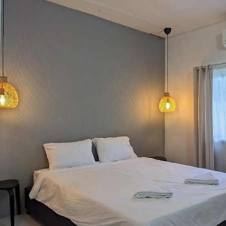 V At Panus Hotel Phanat Nikhom Exterior photo