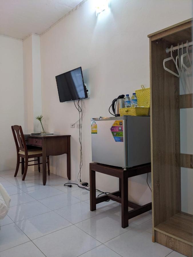 V At Panus Hotel Phanat Nikhom Exterior photo