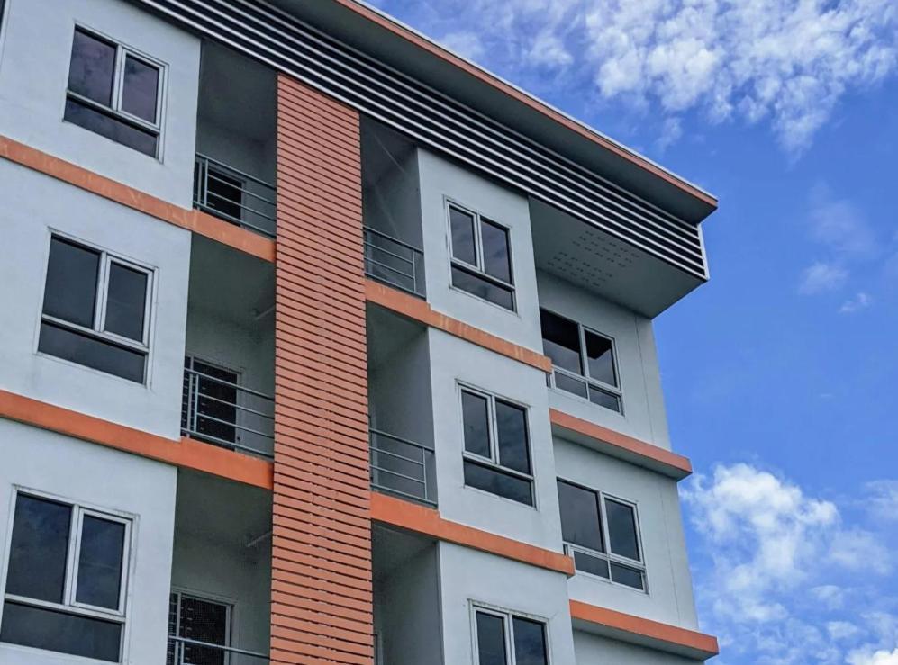 V At Panus Hotel Phanat Nikhom Exterior photo