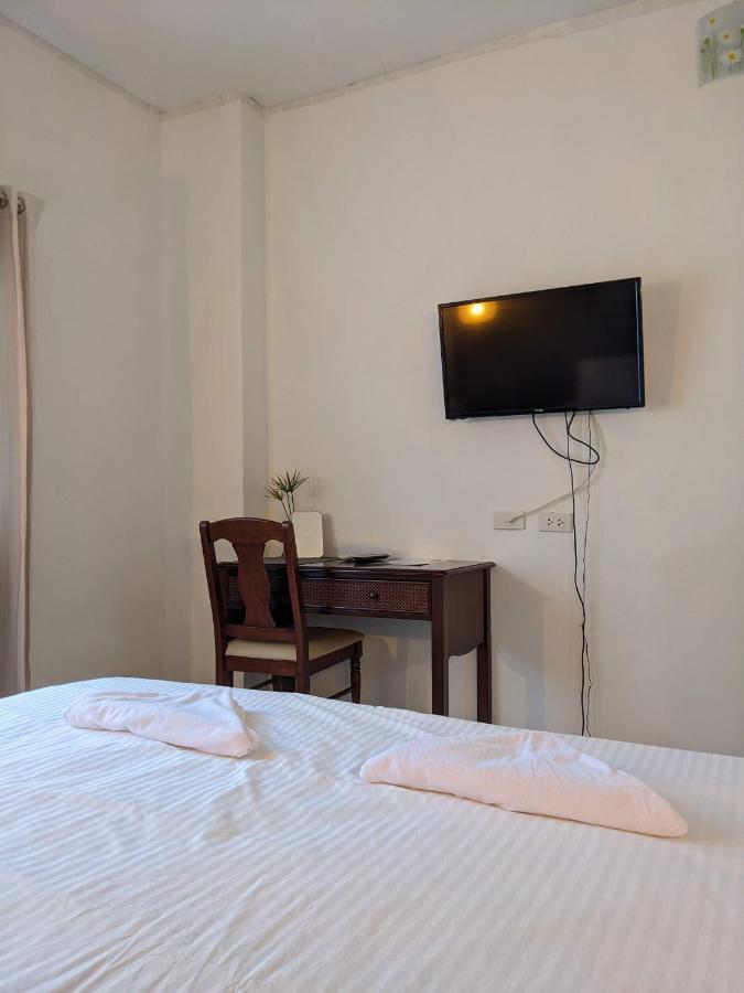 V At Panus Hotel Phanat Nikhom Exterior photo